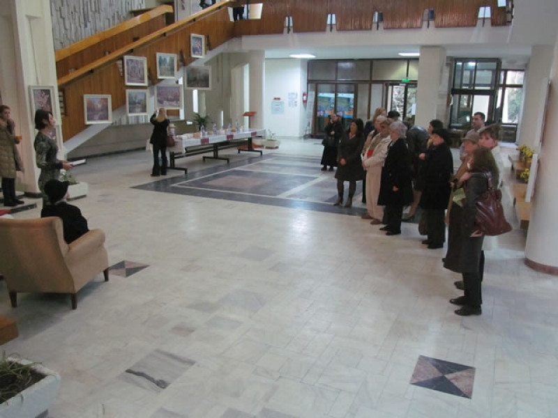 Florile pictoriței Lucreţia Megyesi, la Consiliul Judeţean Maramureş