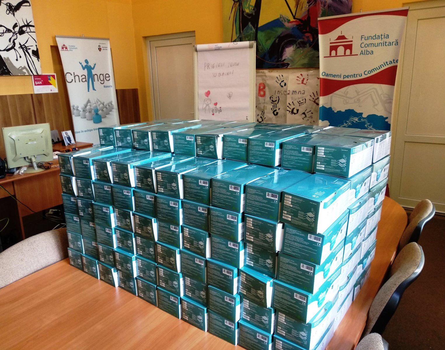 10.000 de măști medicale vor fi distribuite vârstnicilor din Alba Iulia de către Fundația Comunitară Alba, cu sprijinul Kaufland România