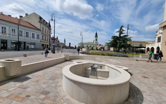 Fântâna arteziană din Piața Ferdinand din Oradea intră în probe