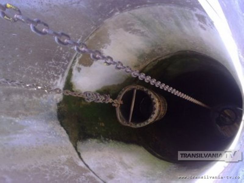 Bărbat găsit mort într-o fântână