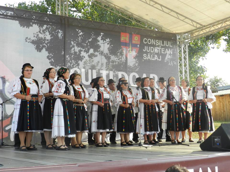 Vezi câștigătorii festivalului „Dor de cântec și de joc” de la Bănișor