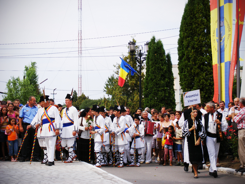 Cugirul participă la două festivaluri în Franţa