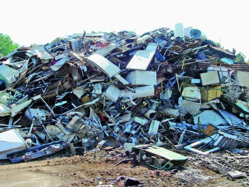 JELNA: Au sustras 600 de kilograme de fier vechi, dar au fost prinși când voiau să valorifice marfa furată