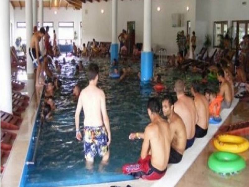 BĂILE FIGA: După ce a leșinat în bazinul acoperit, un bărbat de 28 de ani a ajuns în comă la spital