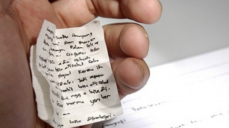 Un profesor a fost eliminat de la examenul de titularizare. Acesta a încercat să copieze de pe o fițuică