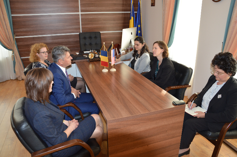 Comuna Ciugud în atenţia Ambasadei SUA la Bucureşti Adjunctul Şefului Misiunii Diplomatice a SUA, Abigail Rupp, în vizită oficială în Ciugud