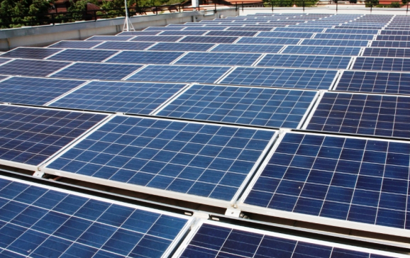 Șase clădiri publice din Oradea vor primi curent de la sisteme fotovoltaice