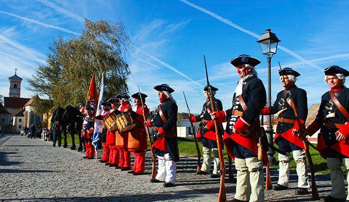 Asociatia ,,NEAMUNIT” cere oprirea defilarii garzilor austriece la Alba Iulia!