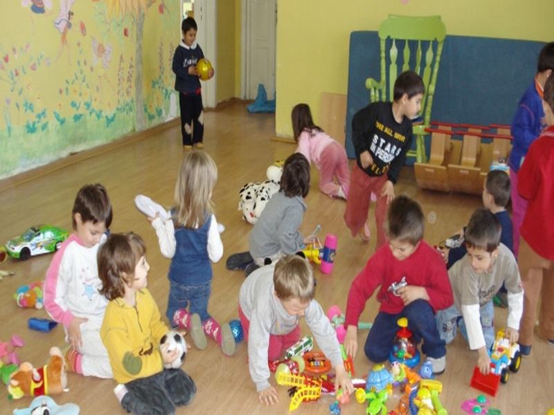 Dacă stăpânesc foarte bine limba germană, zece educatoare din Bistrița-Năsăud pot lucra în grădinițele din Stuttgart