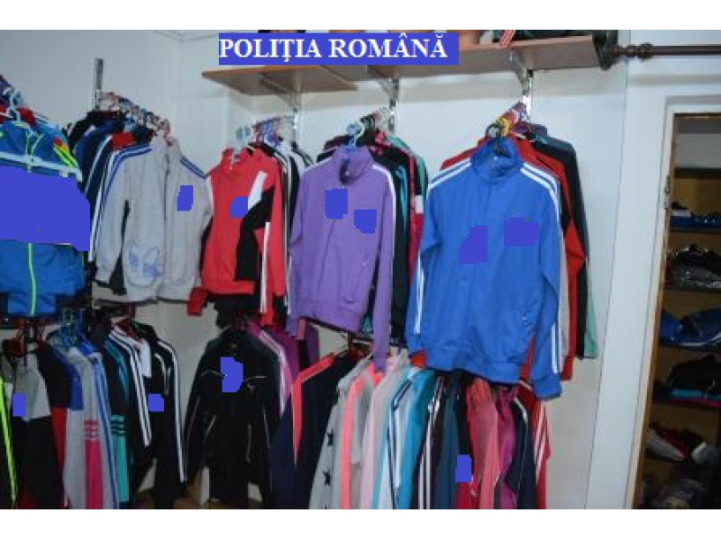 Peste 400 de articole de îmbrăcăminte indisponibilizate de poliţiştii din Zalău