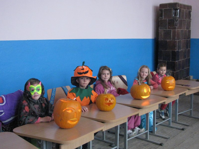 Importată sau nu, sărbătoarea Helloween-ului a fost marcată și la Negrilești (Galerie FOTO)