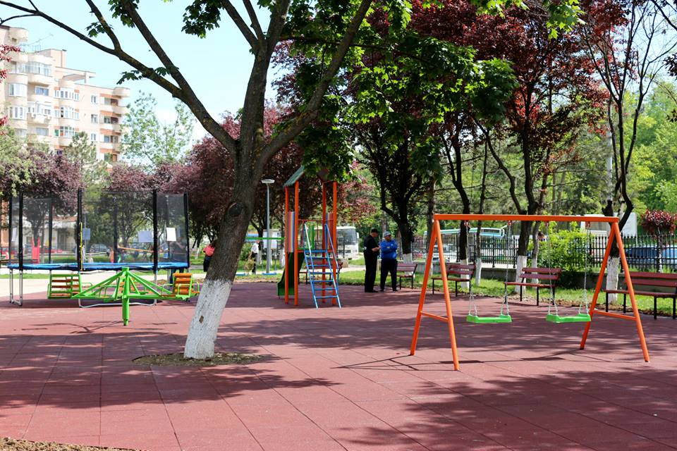 Un nou loc de joacă, în Parcul Tineretului din Hunedoara