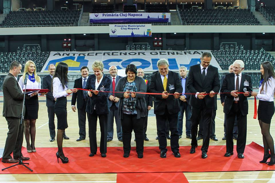 Marii sportivi ai Clujului au inaugurat noua Sala Polivalentă