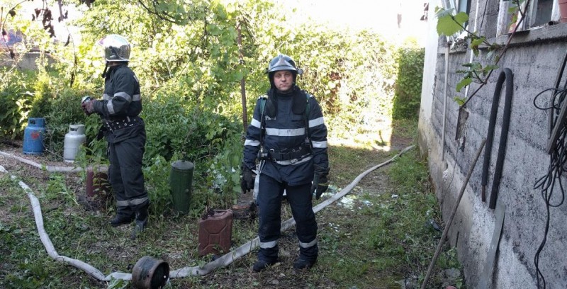 Incendiu în Aleșd. Un bătrân de 73 de ani a suferit arsuri de gradul II