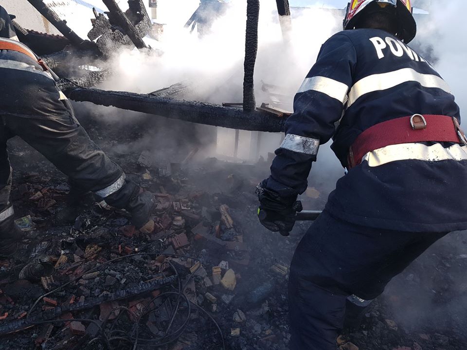 Incendiu puternic în Apoldu de Sus