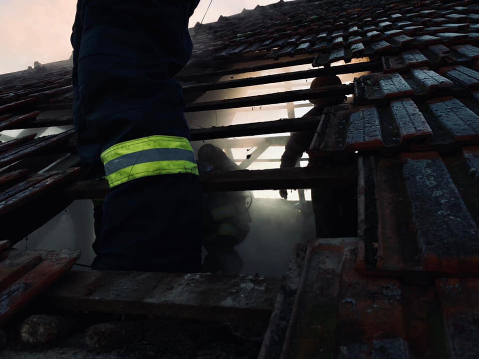 Incendiu la o casă de locuit din localitatea Ardud