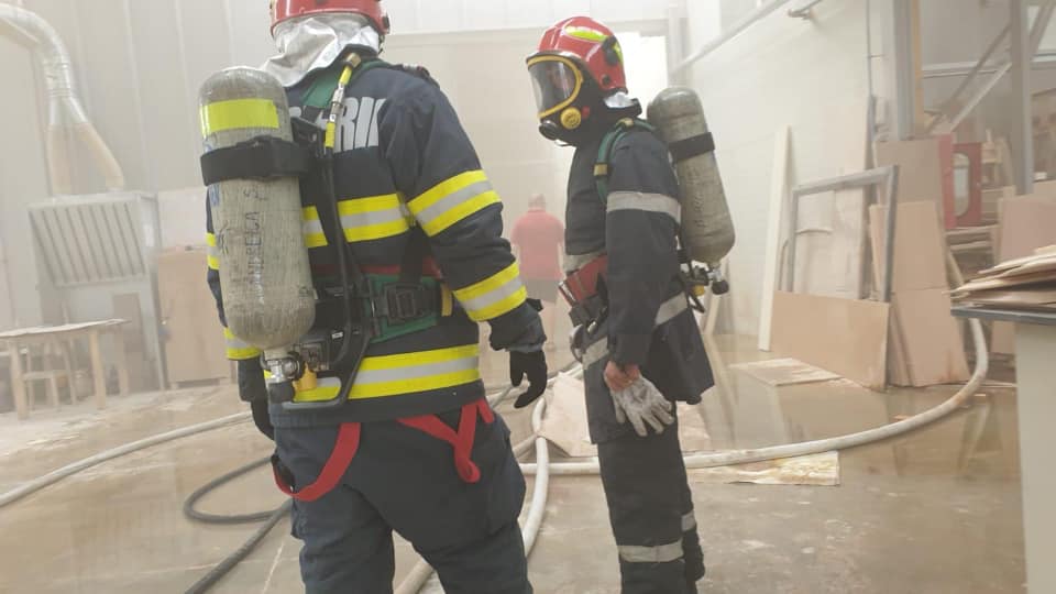 Incendiu la o hală de producție în localitatea Ardud