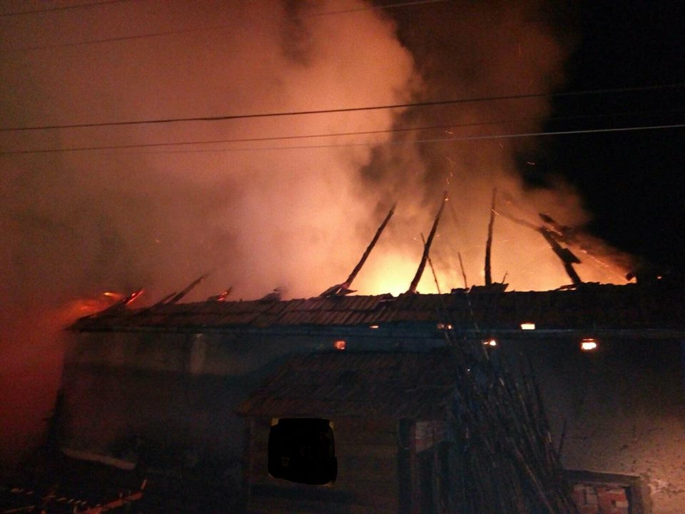Incendii produse în timpul nopții în localitățile Mal și Ban