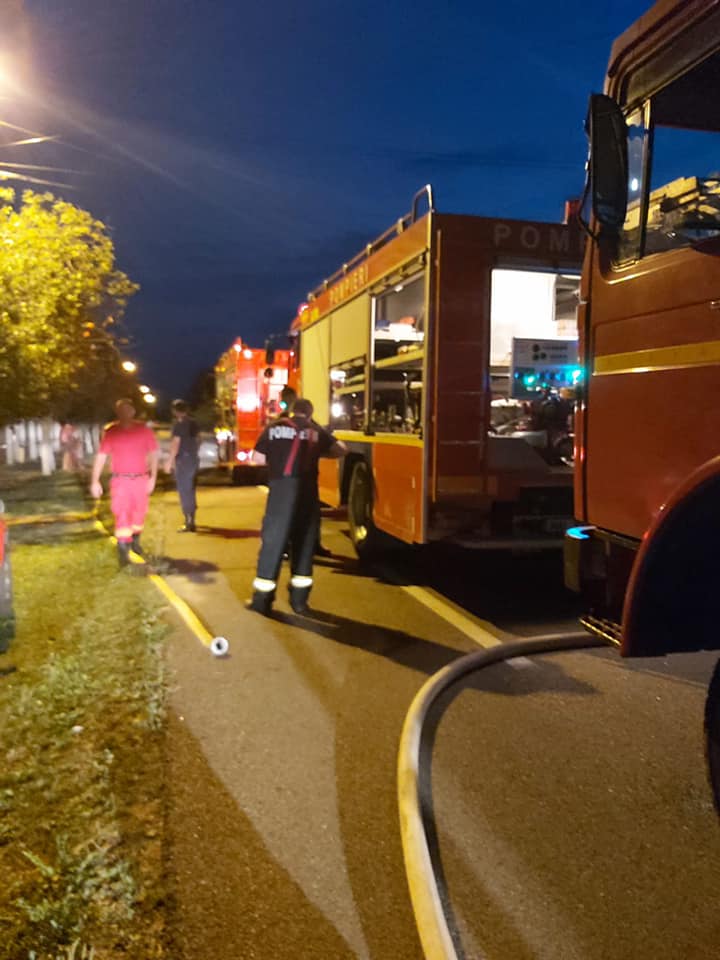 Incendiu la acoperișul unei case de locuit din Carei