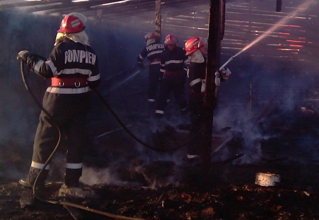 Pompierii au stins aseară un incendiu produs în Chişcău