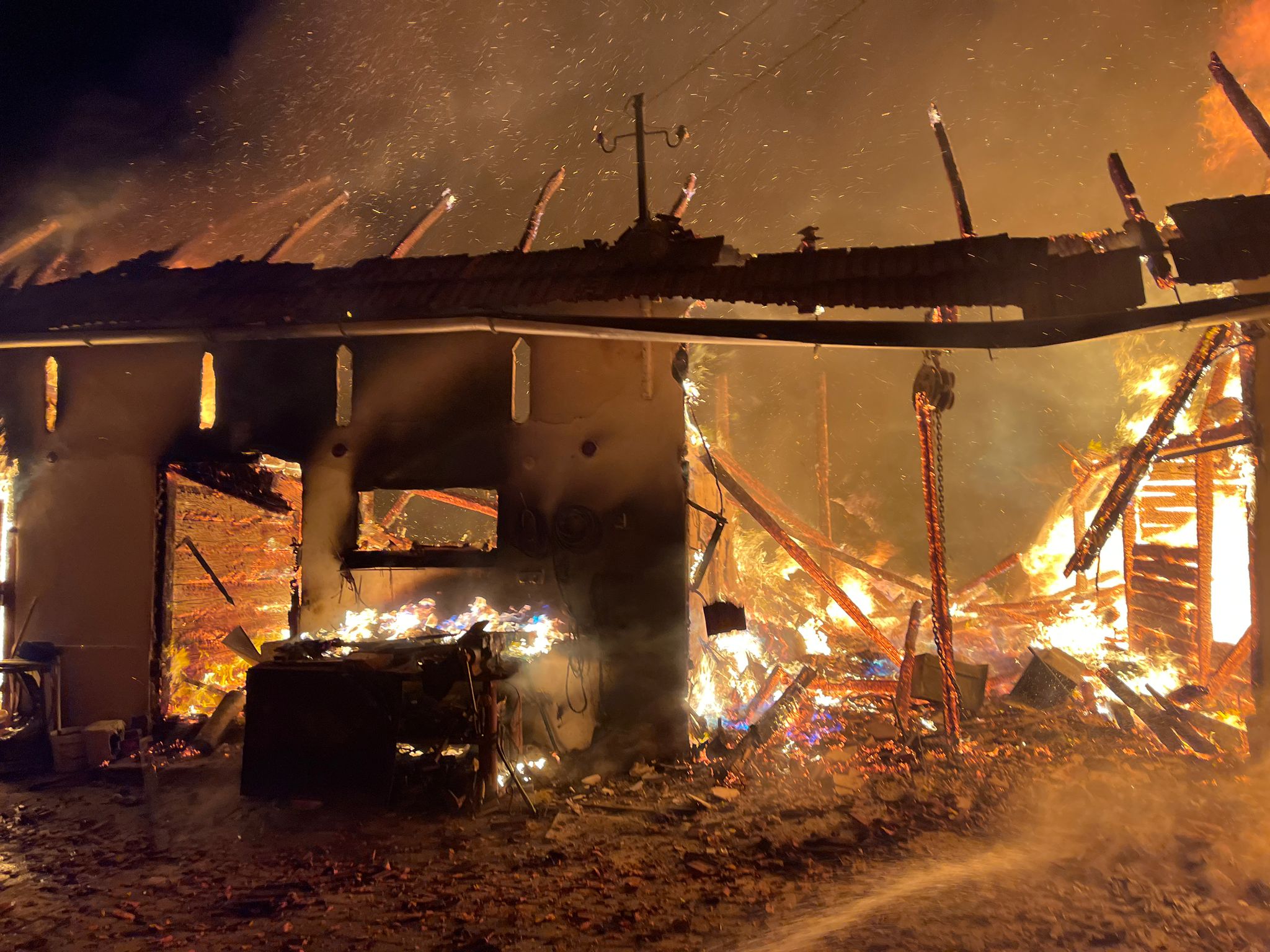 Două incendii produse într-o singură zi în județul Hunedoara