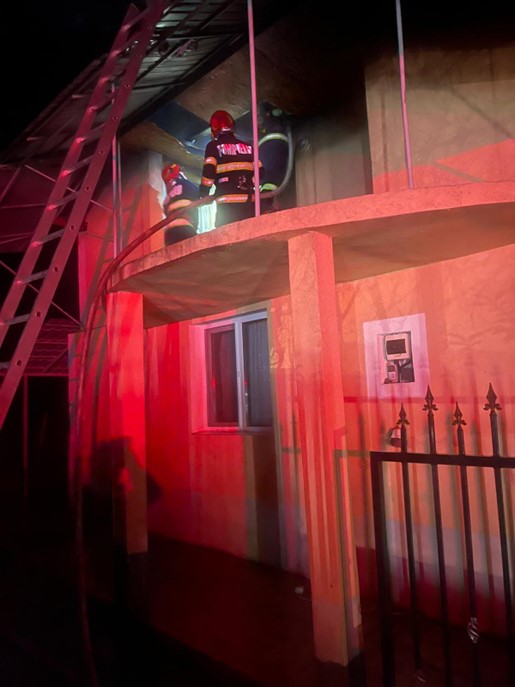Incendiu violent la o casă din Lunca