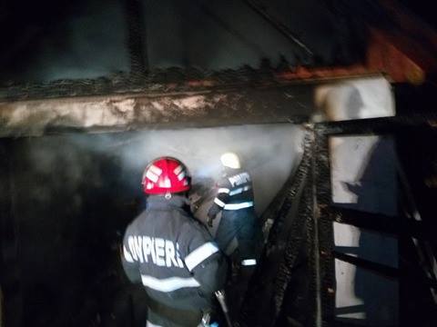 Incendiu izbucnit în localitatea Mijlocenii Bîrgăului