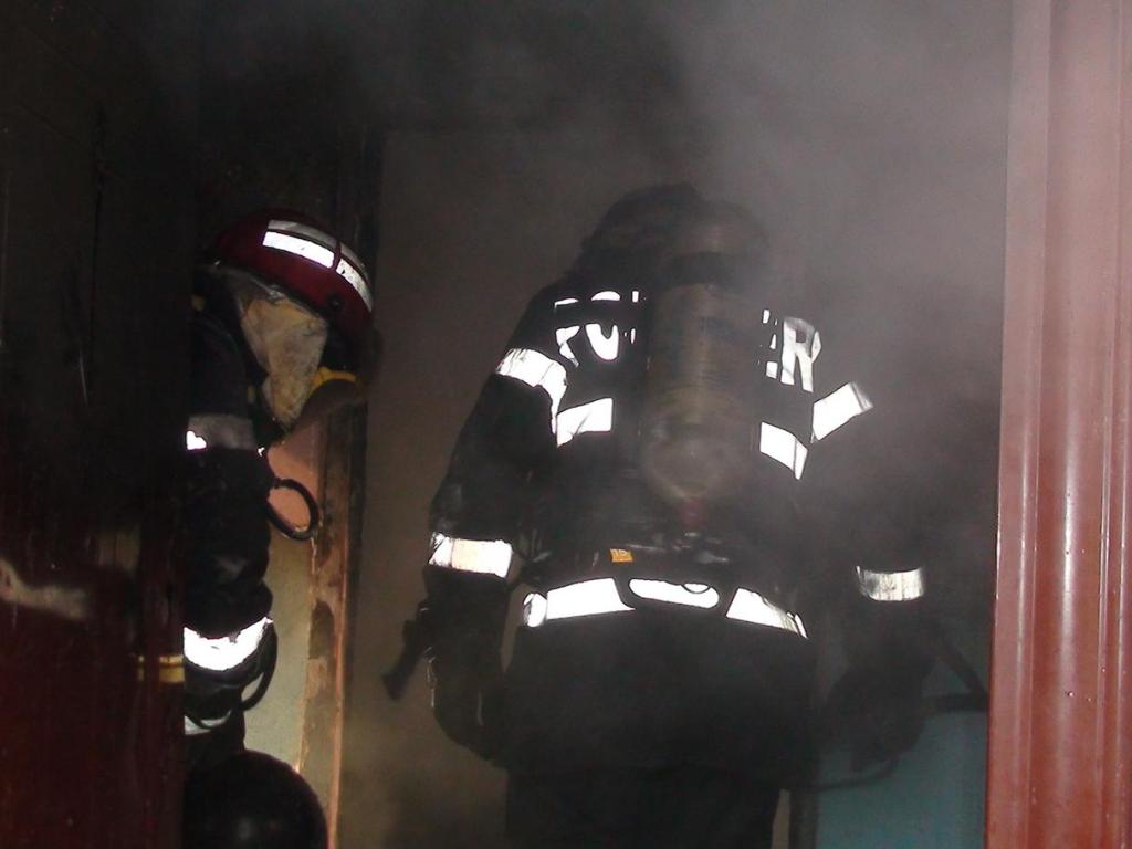 Incendiu produs azi în Oradea, soldat cu decesul unei persoane