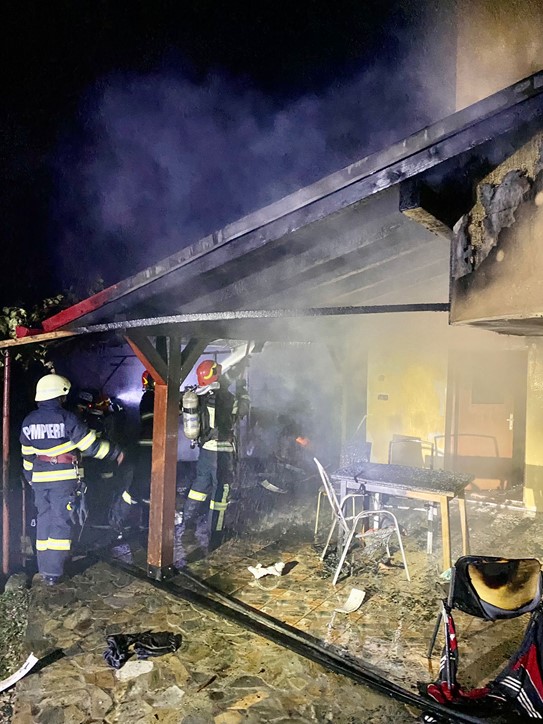 Incendii la o gospodărie și o societate comercială din Oradea