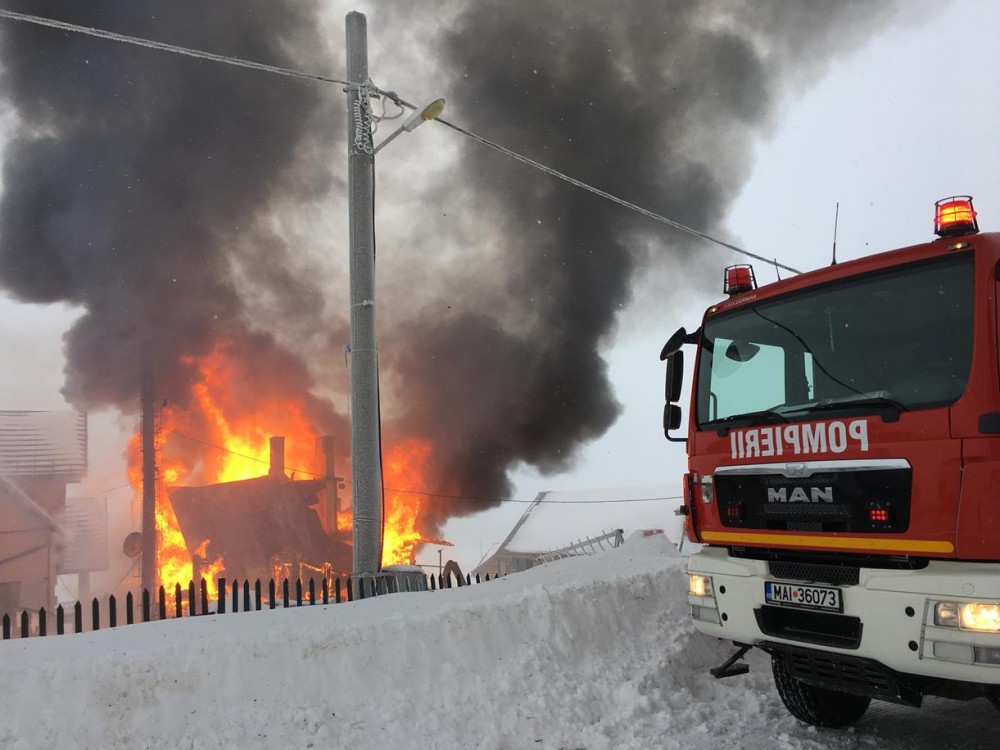 Incendiu la o cabană din comuna Pietroasa