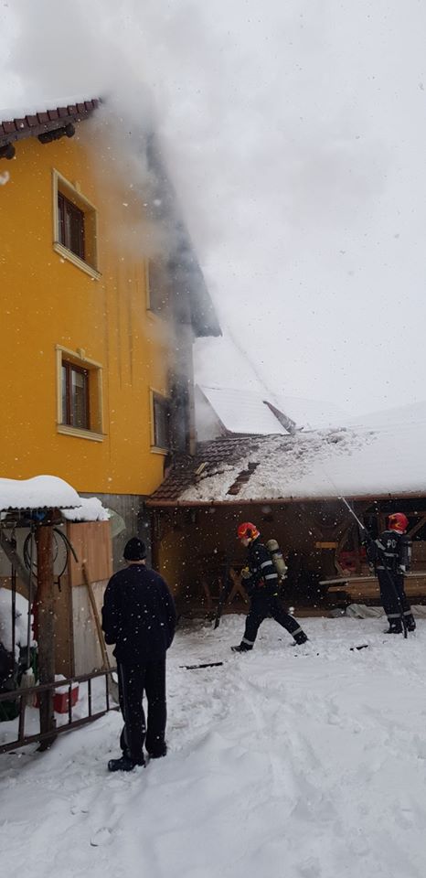 Incendiu izbucnit la acoperisul unei case din Rășinari