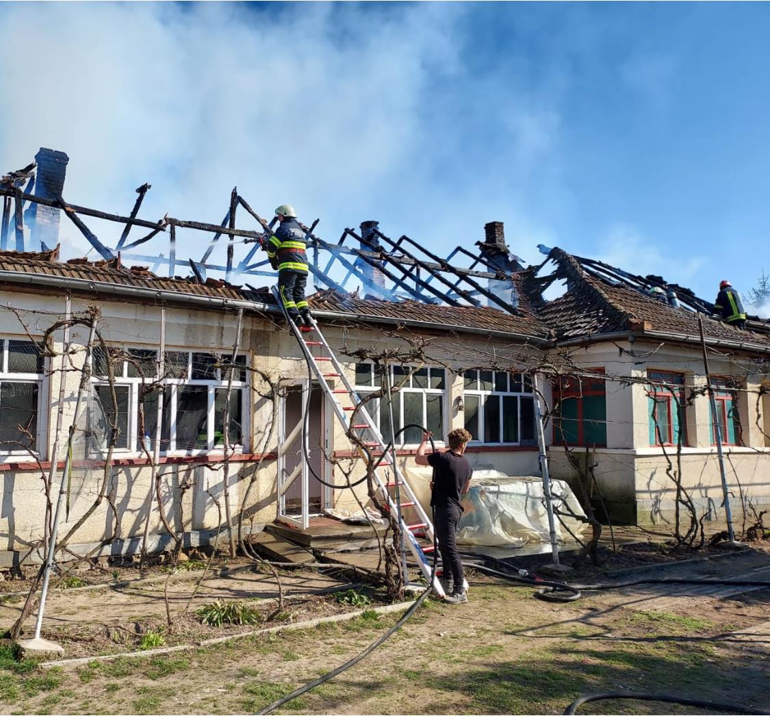Incendiu la o casă din Rătești