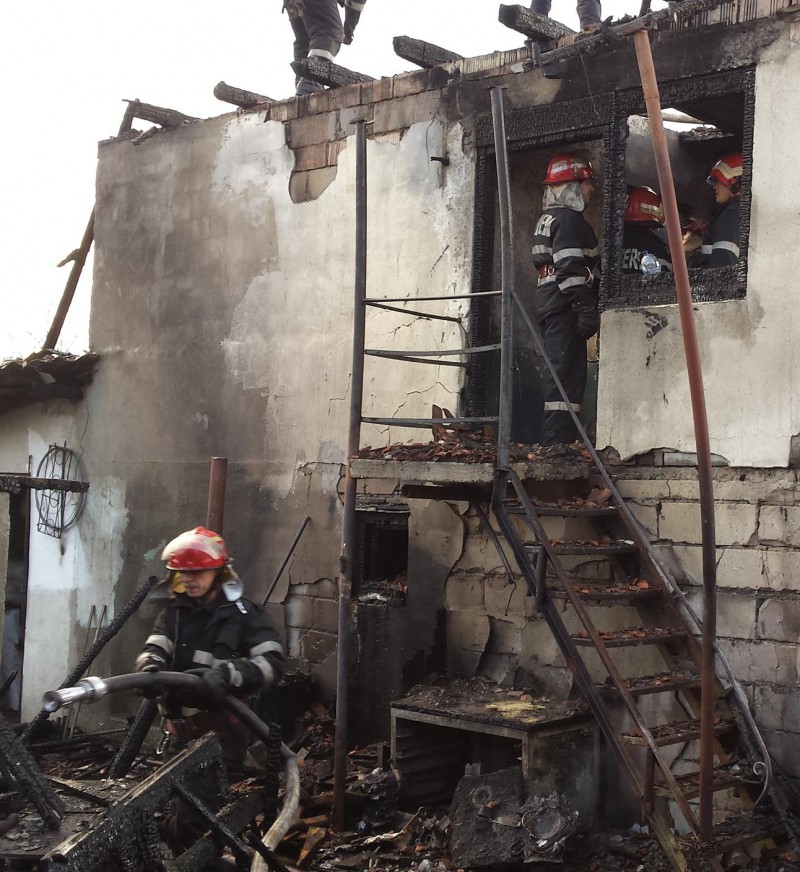 Incendiu produs în Săcădat