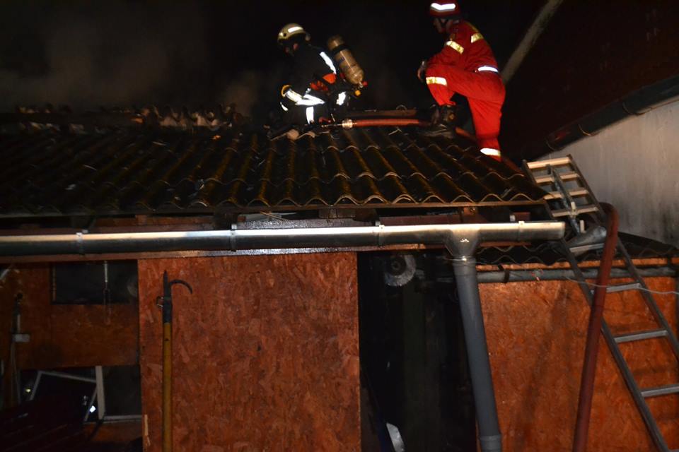 Incendiu produs noaptea trecută, într-o gospodărie din Sibiu