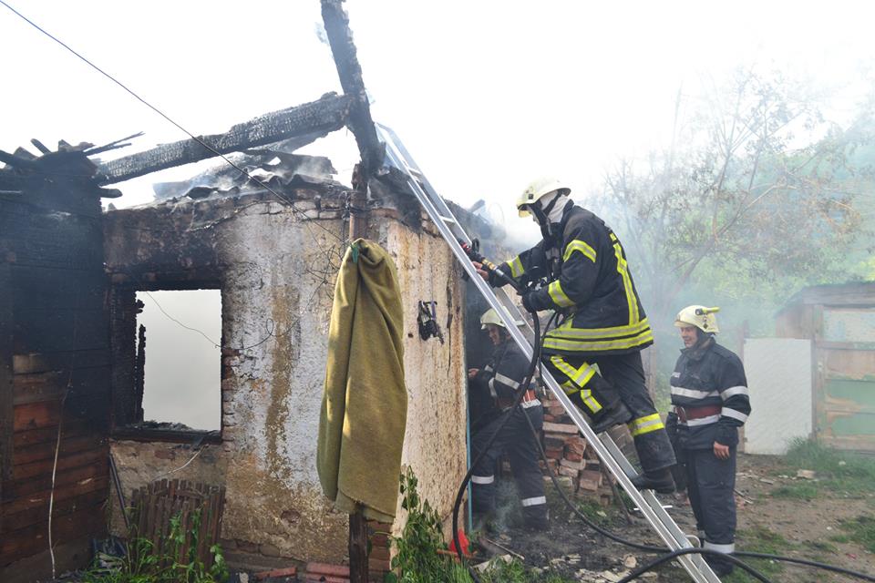 ISU Sibiu: Două incendii stinse în weekend și peste 100 de intervenții de asistență medicală de urgență