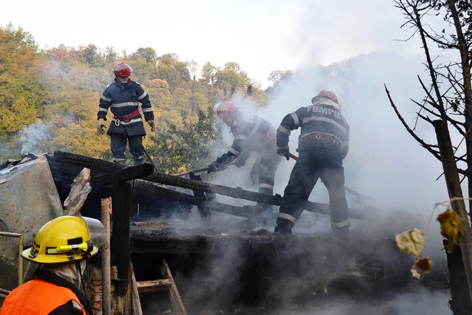 Incendiu izbucnit la acoperișul unei case din Șura Mare