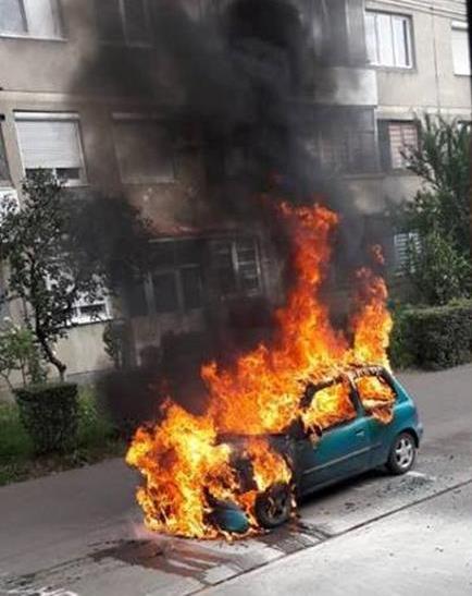 Incendiu izbucnit în Oradea la un autoturism
