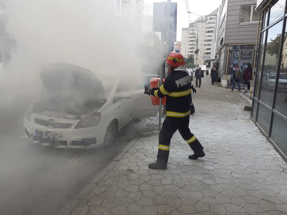 Incendiu la un autoturism în municipiul Satu Mare