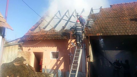 Incendiu izbucnit la coşul de fum al unei case din Mirşid