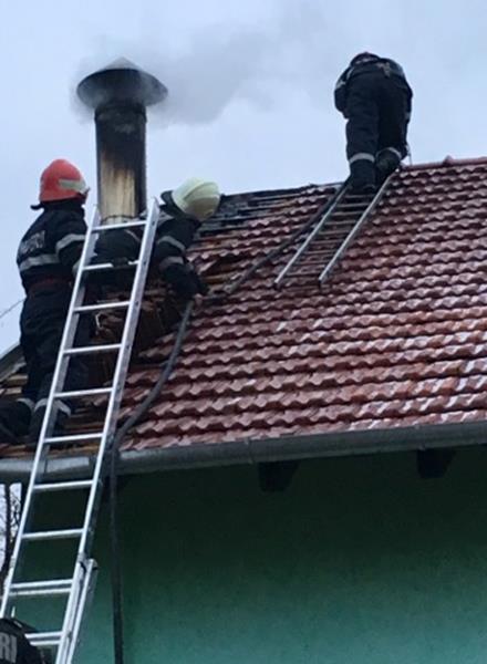 Incendii izbucnite la coșurile de fum ale unor locuințe din Oradea și Finiș