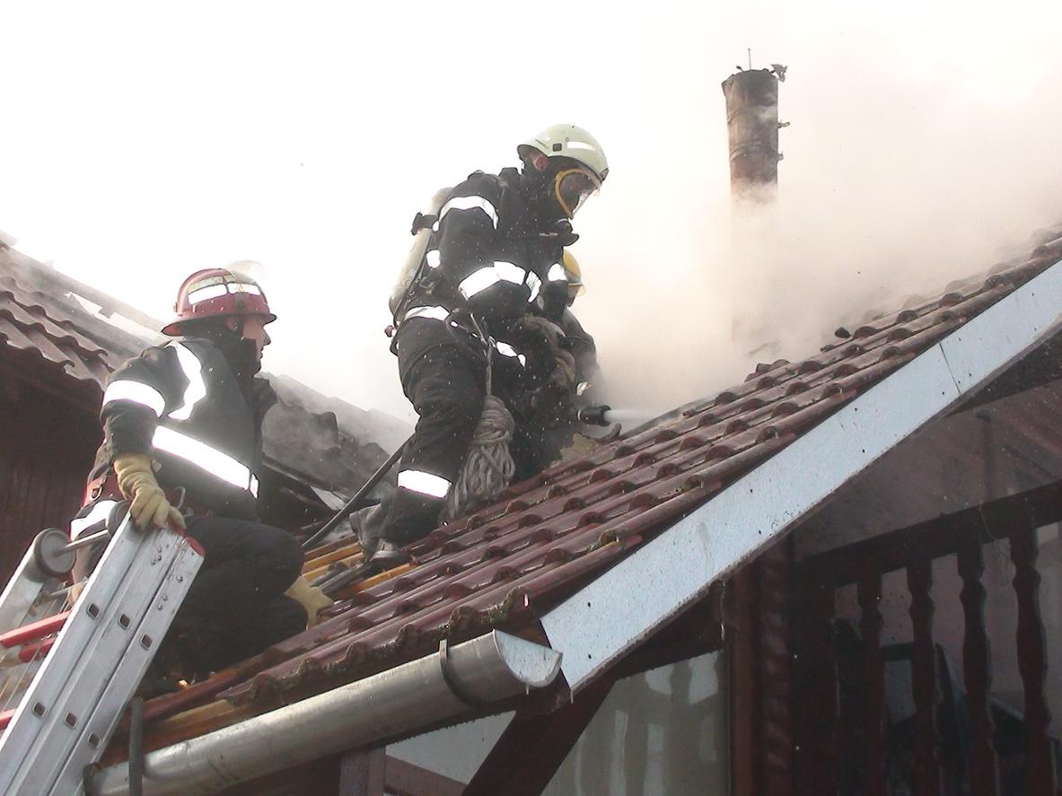 Trei incendii produse în ultimele 24 de ore în Zalău și Bobota, din cauza coșurilor de fum necurățate corespunzător