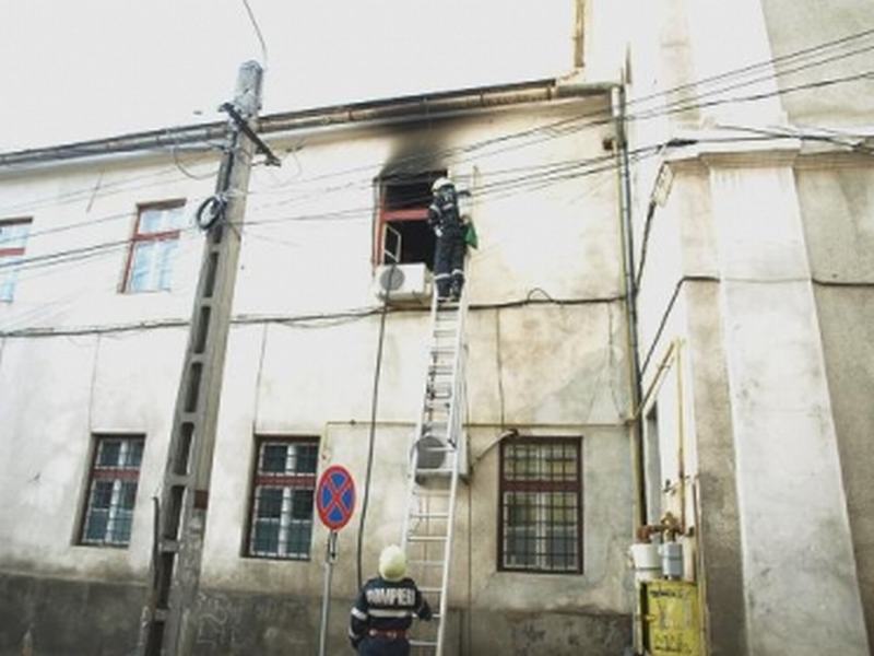 BISTRIȚA: Incendiu la Serviciul Public de Evidenţă a Persoanelor