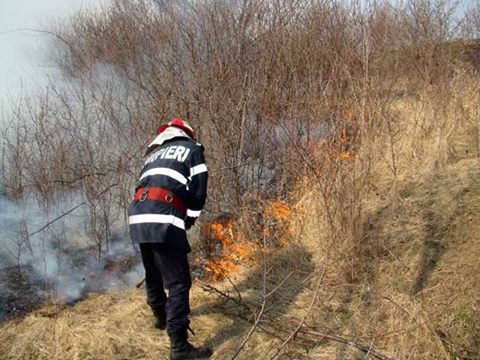 Incendiile de vegetație, un pericol pentru comunitățile bistrițene