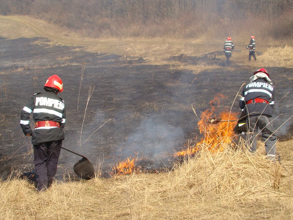 ISU Sibiu: Atenție la incendiile de vegetație uscată!