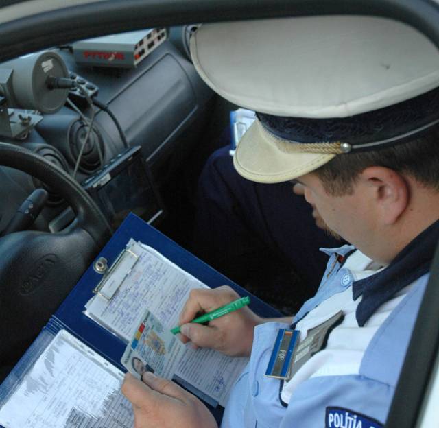 Prins în trafic cu permisul anulat