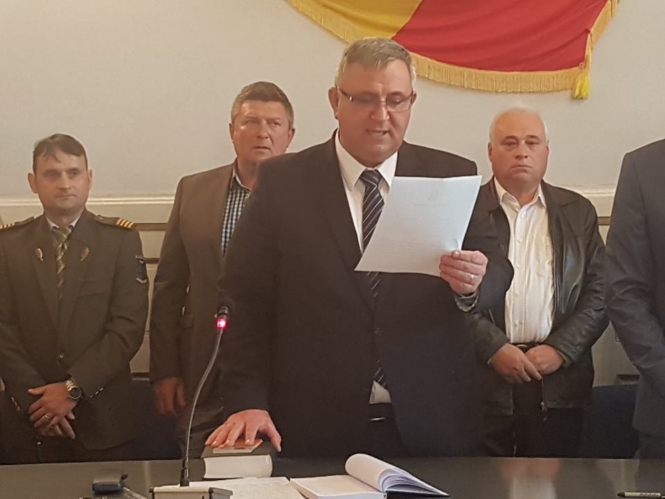 Noul prefect de Alba uraste minciuna si bisericutele! Sa speram ca va scapa de incompetentii din prefectura!