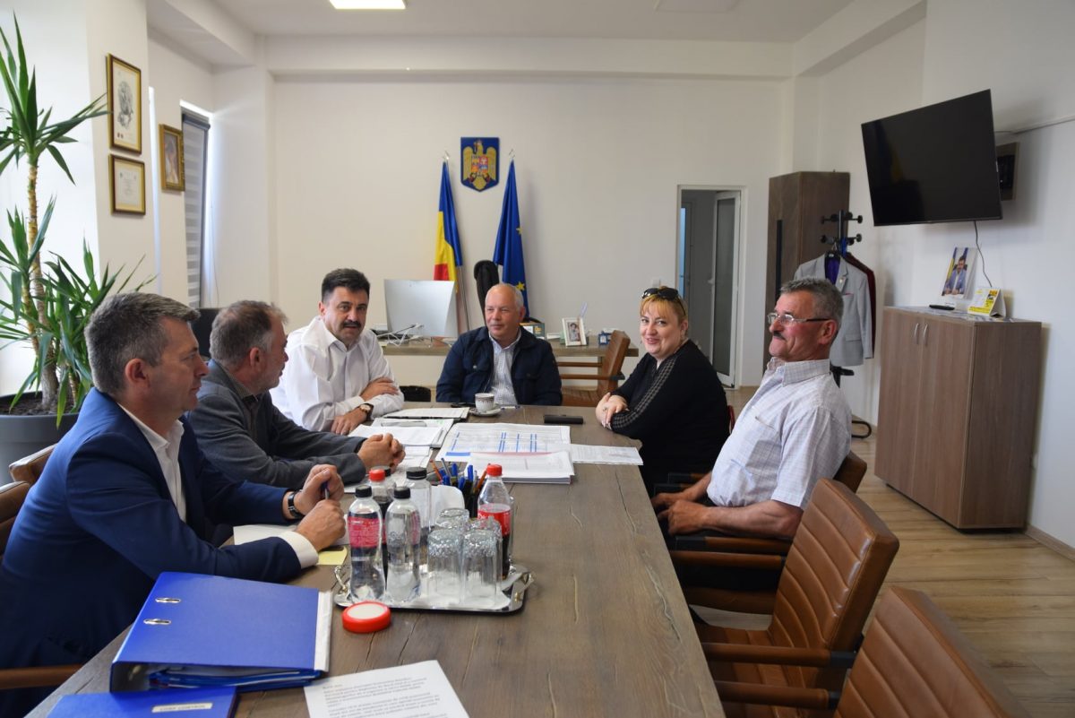 Prefectul de Satu Mare, întâlnire de lucru cu primarul comunei Moftin