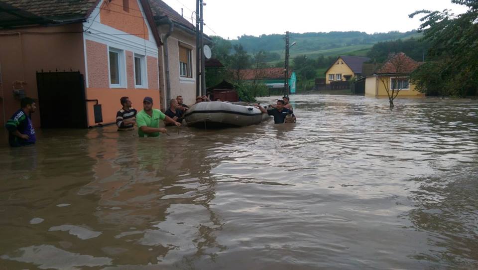 Gospodării inundate în Agnita