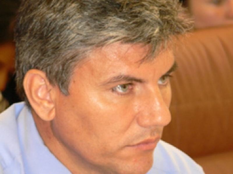 Ioan Deneș: Cristian Florian este prezent în Parlament ,,ca şi cum ai fi la fără frecvenţă sau la ID”