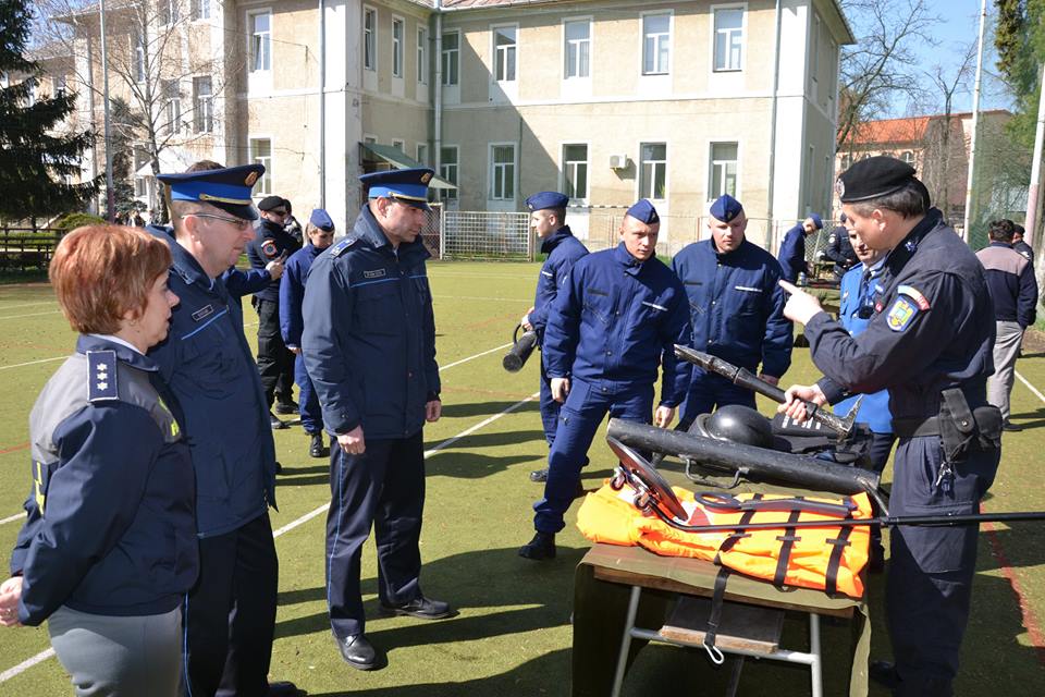 Elevi ai Şcolii Medie de Ordine Publică din Miskolc (Ungaria), în vizită la Jandarmeria Bihor